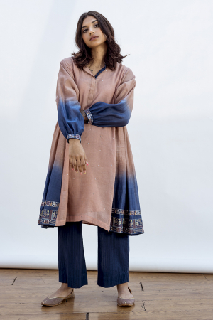 Luna tunic with front opening and gathers on the side and sleeves