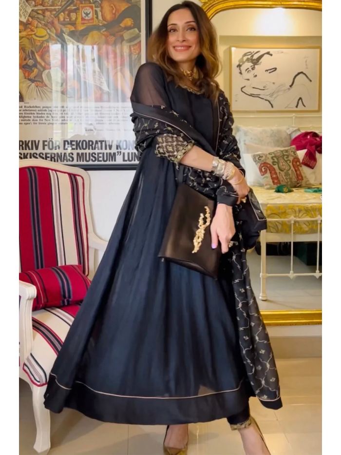 Black cotton anarkali dress with embroidered dupatta - set of two by Tie &  Dye Tale | The Secret Label