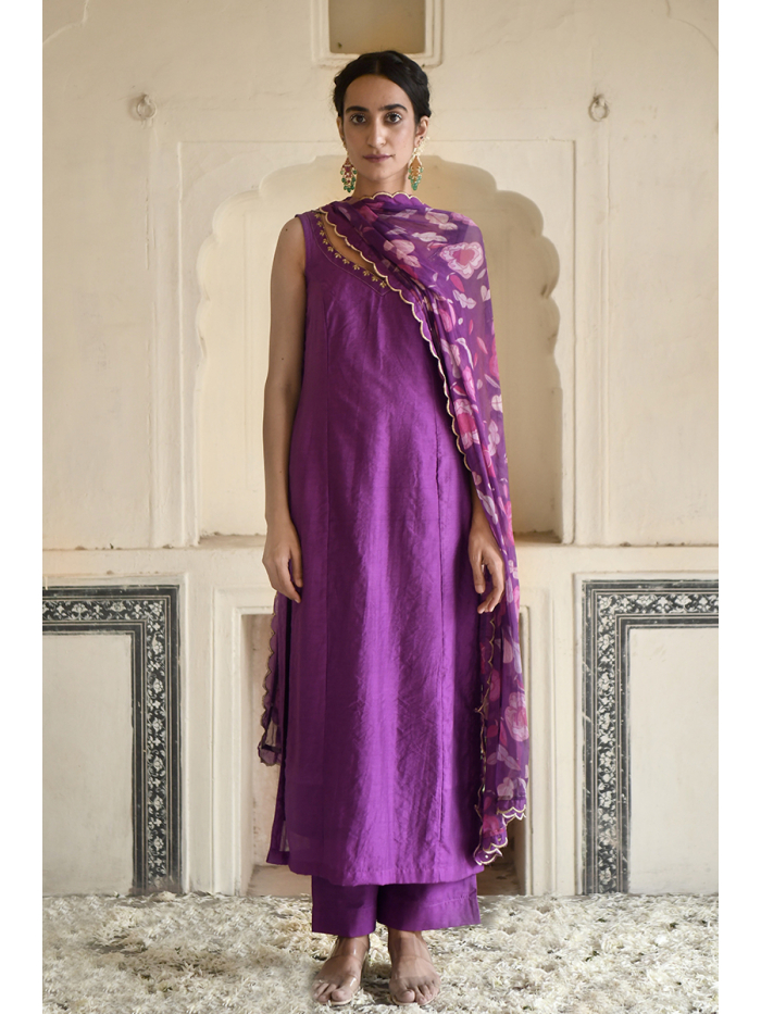 Purple Pure Velvet Hand Embroidered Zardozi Kurta Set with Farshi Pant –  WeaverStory