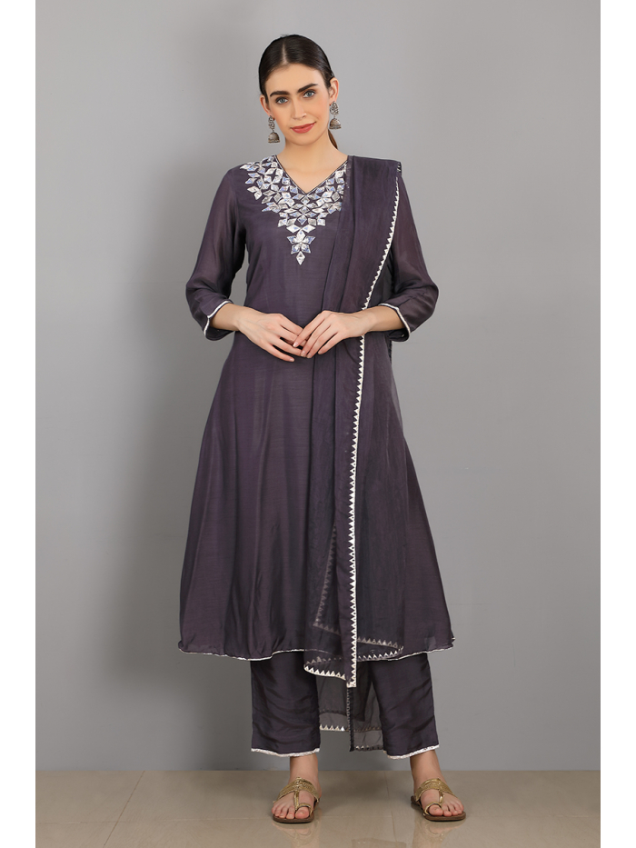 Beautiful Chanderi Kurti | Kurta neck design, Embroidered blouse designs,  Fashion design clothes