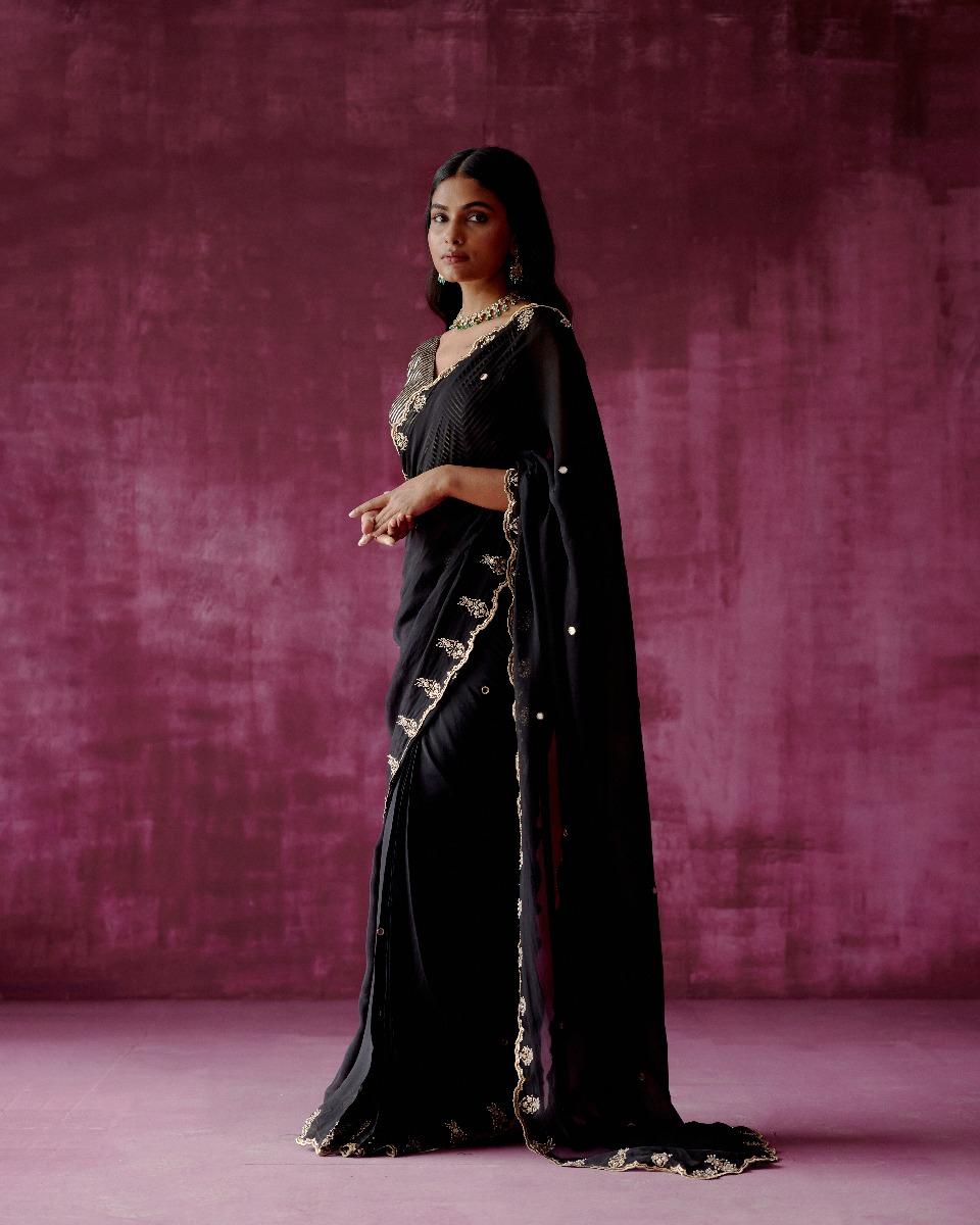 Black Embroidered & Scalloped Mughal Booti Saree Set (Set of 2)