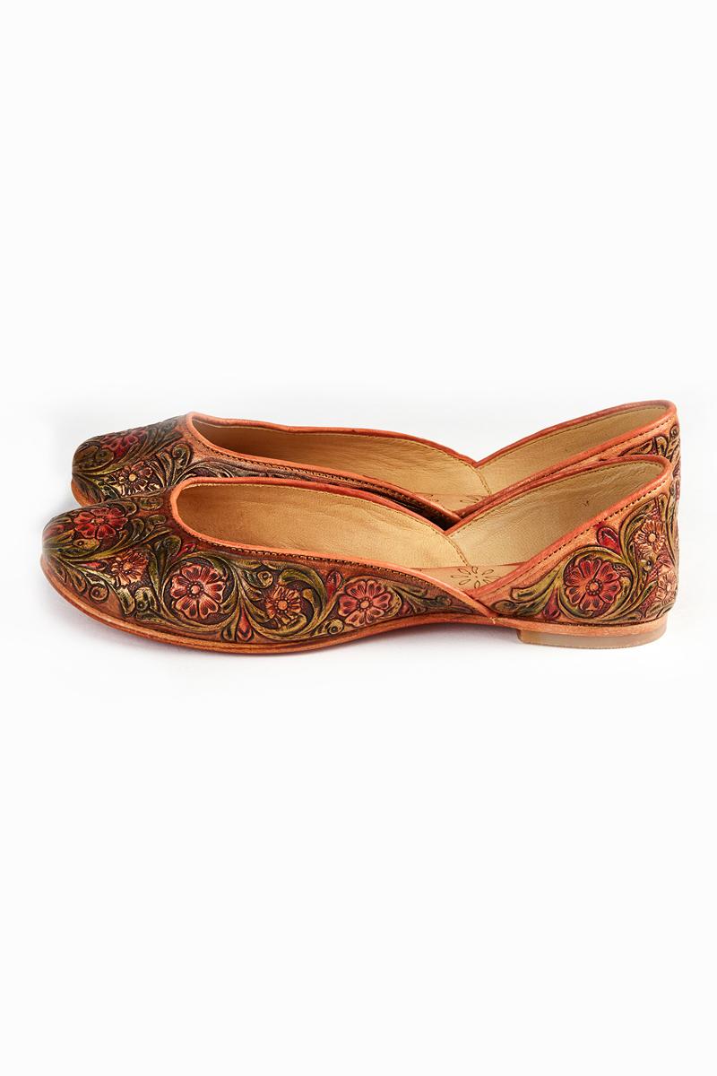 Oriental Poppy - Leather carved Red Floral Jutti