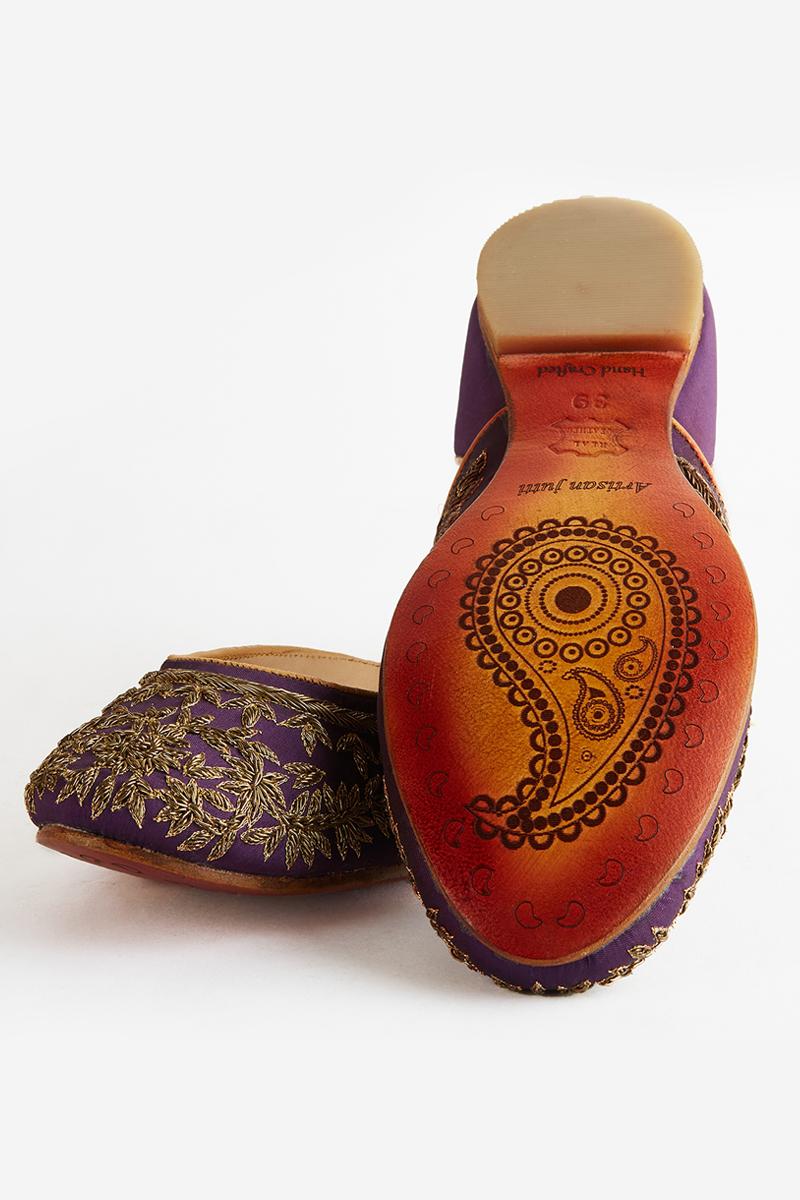 Purple Mauve- Hand Embroidered Purple Juttis
